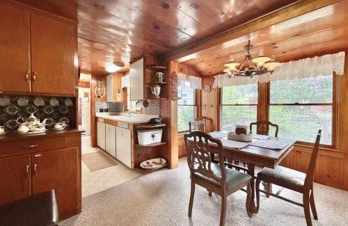 Midpines House | Homestead Ranch near Yosemite with Horses and Chickens