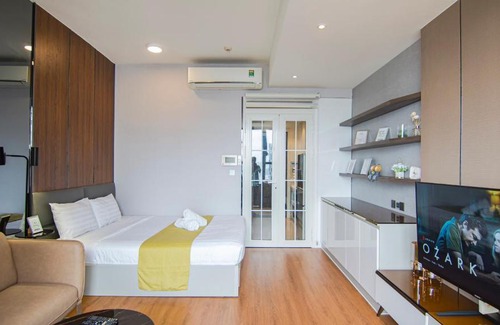 Bach Dang Riverside Apartment | Homet Saigon RiverGate - Free Pool & Gym & PickUp Services