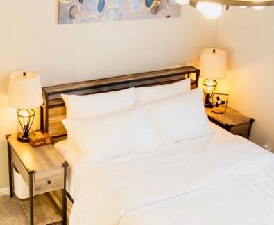 Whittaker House | HomeTel Premium Guest Suite w/Private Entrance