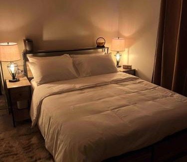 Whittaker House | HomeTel Premium Guest Suite w/Private Entrance