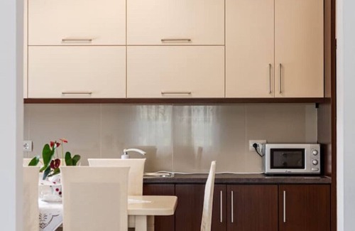 Lazarat Apartment | Hometown Apartment by PikHost