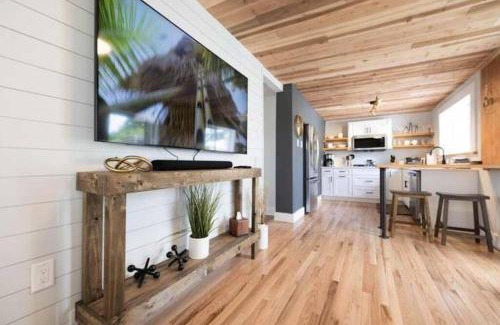 Ames House | Hometown Haven- 3 bedroom, Large Yard, Firepit