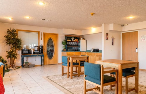 Texhoma Hotel | HomeTown Inn By OYO Texhoma, OK
