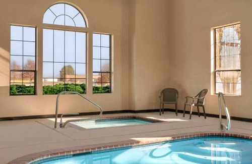 Olive Branch Hotel | Hometown Place