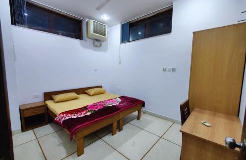 DLF Phase 5 Bed & Breakfast | Hometown Stays
