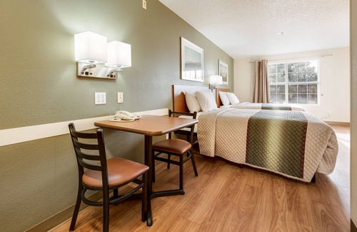 Taylorsville Hotel | HomeTowne Studios by Red Roof Salt Lake City - Mid Valley