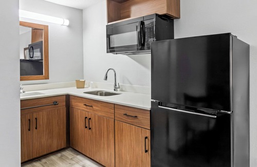 Florence Hotel | HomeTowne Studios by Red Roof Florence, KY-Cincinnati Airport