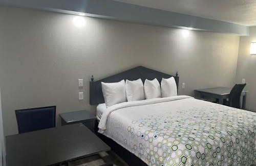 Athens Hotel | HomeTowne Studios by Red Roof Athens, TN