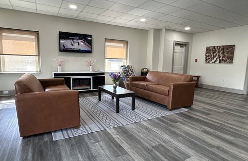 Dumbarton Hotel | HomeTowne Studios by Red Roof Richmond, VA - W Broad St