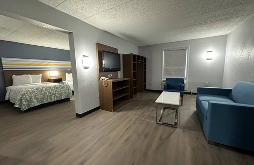 Dumbarton Hotel | HomeTowne Studios by Red Roof Richmond, VA - W Broad St