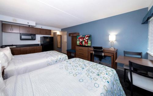 Chantilly Hotel | HomeTowne Studios by Red Roof Chantilly