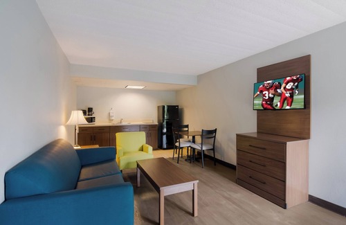 Vero Beach Hotel | HomeTowne Studios By Red Roof Vero Beach - I-95