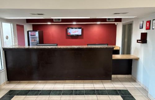 Williamsport Hotel | HomeTowne Studios by Red Roof Hagerstown - Williamsport, MD