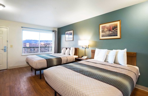 Southeast Colorado Springs Hotel | HomeTowne Studios By Red Roof Colorado Springs - Airport