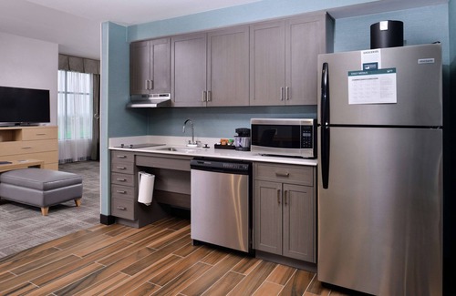Des Moines Hotel | Homewood Suites by Hilton Des Moines Airport