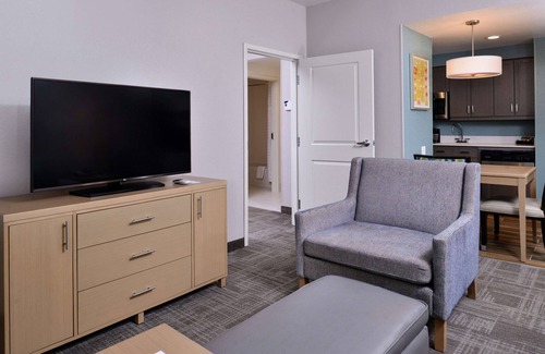 Des Moines Hotel | Homewood Suites by Hilton Des Moines Airport