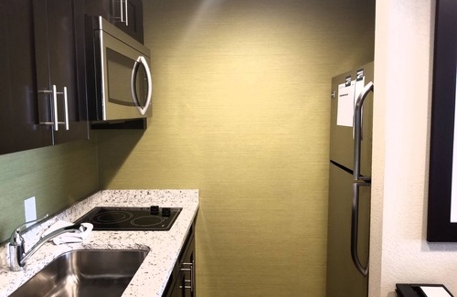 Calgary Hotel | Homewood Suites by Hilton Calgary-Airport, Alberta, Canada