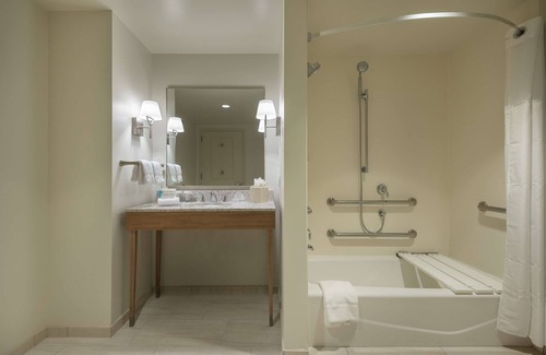 Ludlam Hotel | Homewood Suites by Hilton Miami Dolphin Mall