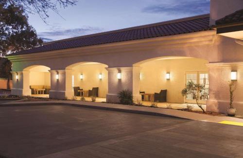 Tucson Hotel | Homewood Suites Tucson St. Philip's Plaza University