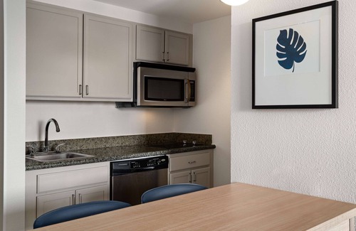 Villages of Palm Beach Lakes Hotel | Homewood Suites West Palm Beach
