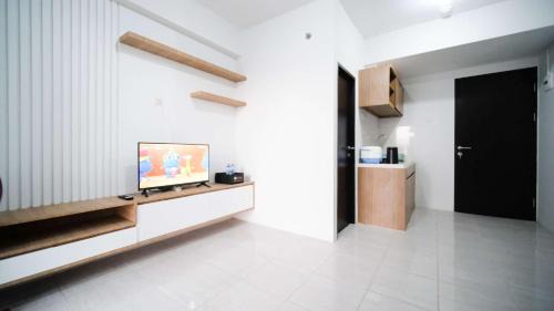 Sidoarjo Apartment | Homey 2BR Apartment at Suncity Residence By Travelio