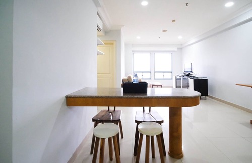 Suko Manunggal Apartment | Homey 2Br With Extra Room At Taman Beverly Apartment