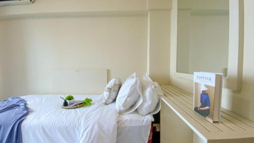 Kayu Putih Apartment | Homey and Best Place Studio Tifolia Apartment By Travelio
