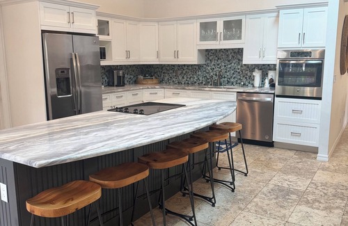 Old Naples House | Homey and comfy “Vintage” like 4 Br Cottage 1 Block to Beach