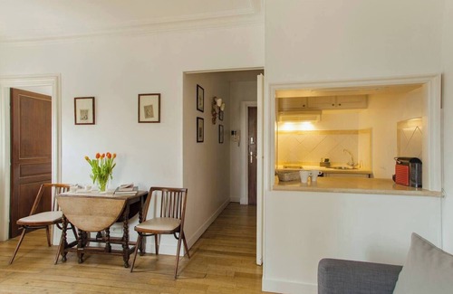 Quartier de l'Ecole-Militaire Apartment | Homey Apartment at Invalides