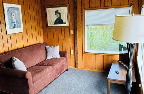 Wasilla Cabin | Homey cozy Cabin on Lucille Lake