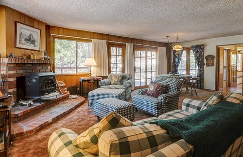 Pine Cove Cabin | Homey, dog-friendly cabin w/ large deck surrounded by forests