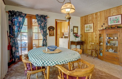 Pine Cove Cabin | Homey, dog-friendly cabin w/ large deck surrounded by forests