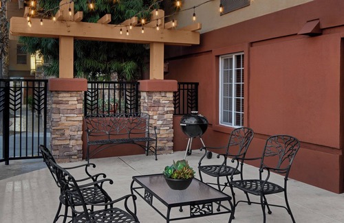 Renton House | Homey Extended Stay! Full Kitchen, Free Parking, Free Airport Shuttle!