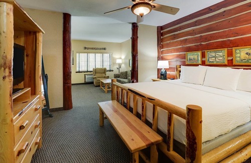 Johnston Hotel | Homey Johnston Suite! Extended Stay Options With Kitchenette available, Pool