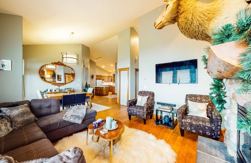 Big White Ski Resort House | Homey mountain condo w/ski-in/ski-out access, private hot tub & free WiFi