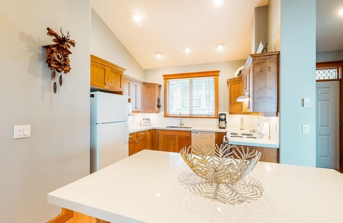 Big White Ski Resort House | Homey mountain condo w/ski-in/ski-out access, private hot tub & free WiFi