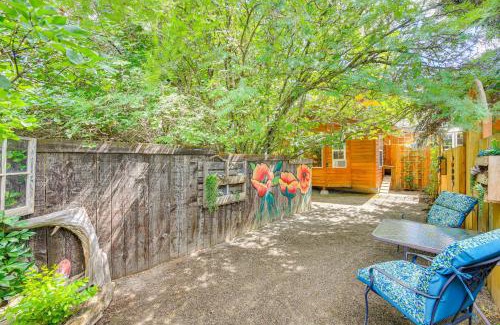 Libby Apartment | Homey Pet-Friendly Libby Cottage with Yard by Creek!