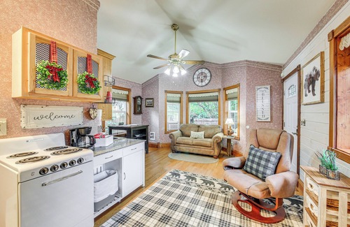 Libby Apartment | Homey Pet-Friendly Libby Cottage w/Yard by Creek!