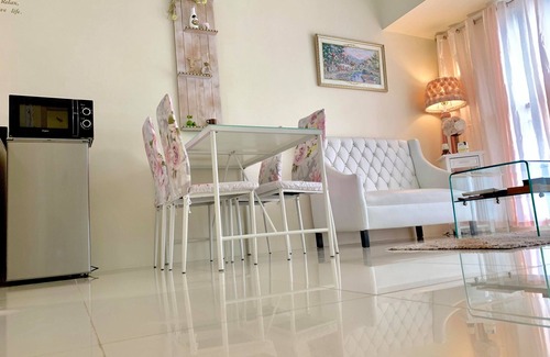 Amadeo Condo | Homey Staycation Tagaytay