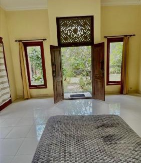 Bondalem Cabin | Homey Villa- 5 mins to the Beach at Bondalem Tejakula