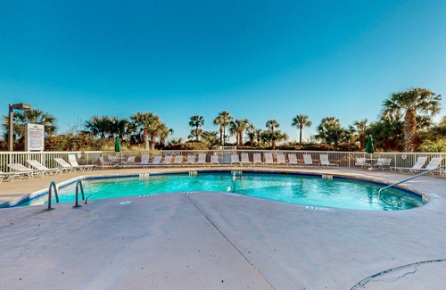 North Forest Beach Condo | Homey Waterfront Villa with Ocean Views, Balcony, & Pool - Walk to Beach