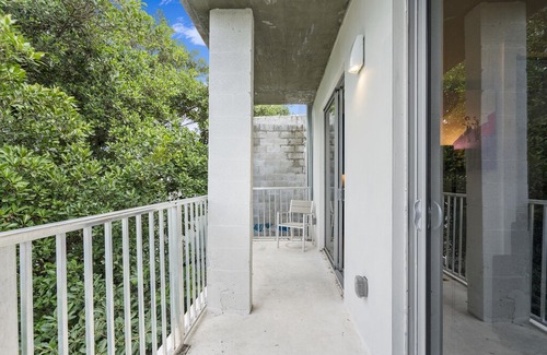 East Little Havana Apartment | Homi Suite in Little Havana