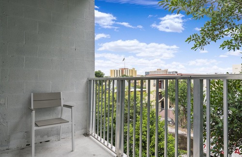 East Little Havana Apartment | Homi Suite in Little Havana