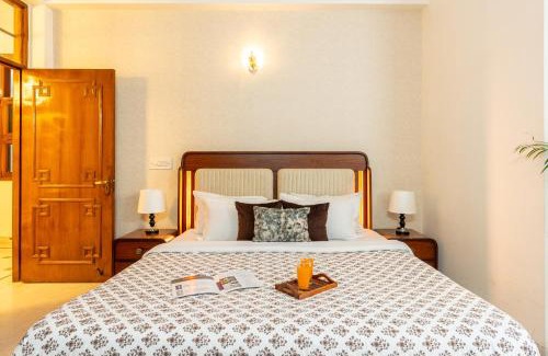 New Friends Colony Apartment | Homlee-Green Luxury 3BHK-South DEL-NFC-Fortis Hospital