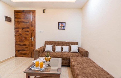 Tapovan Apartment | Homlee-Jumbo 1BHK-2AC-Kitchen-Lift-Parking-Tapovan