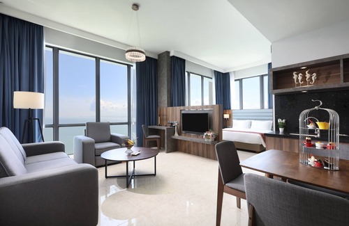 Tanjung Bungah Hotel | Hompton by the Beach Penang