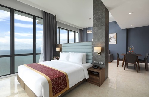 Tanjung Bungah Hotel | Hompton by the Beach Penang