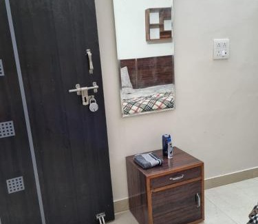 Bullawala Apartment | HOmTEL-2BHK Independent Flat by Pushpanjali QLH