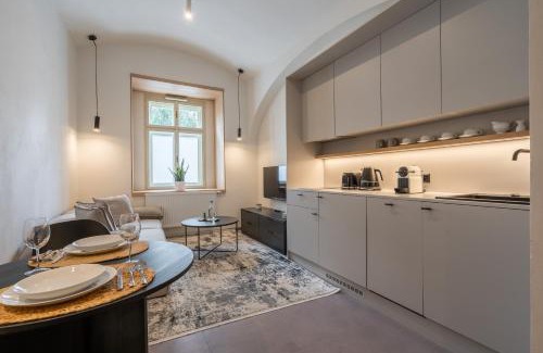 Karlin Apartment | HONEST Karlin