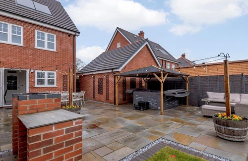 Woodhall Spa House | Honey Bee House